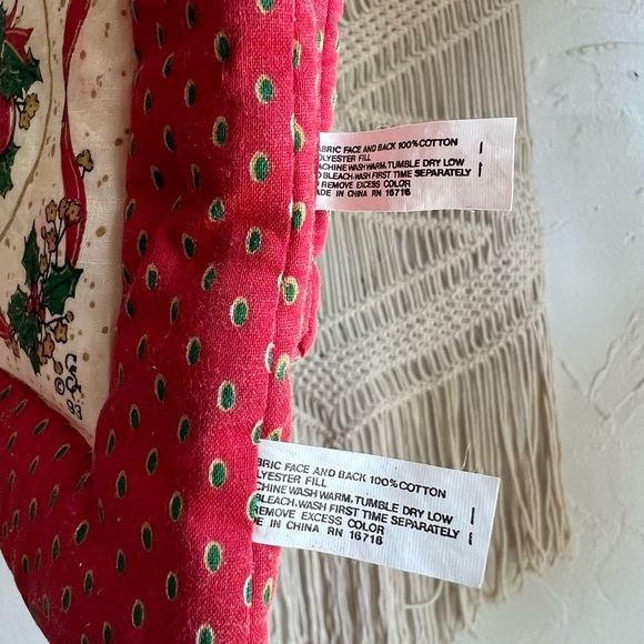 Vintage 7x7 Christmas Potholders Set of 2 – Quilted Holiday Kitchen Decor - Picture 2 of 6